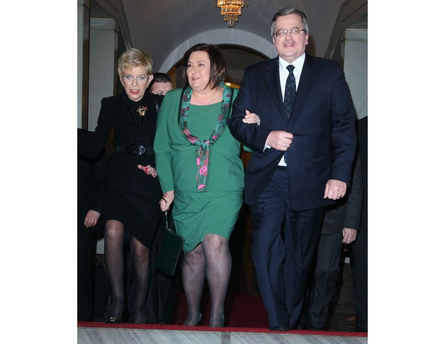 Para prezydencka Anna i Bronisław Komorowscy oraz dziennikarka