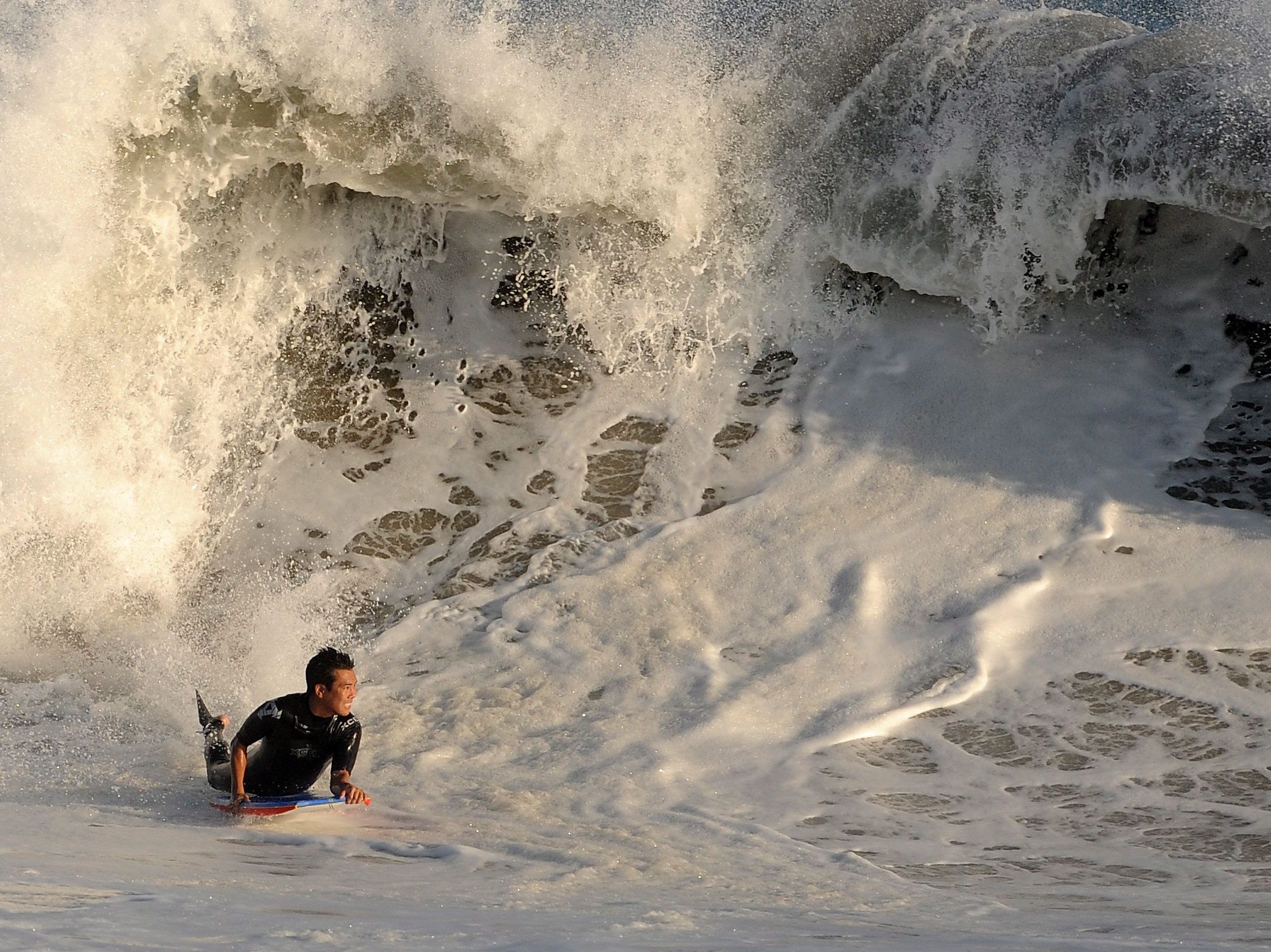 Boogie boarder na fali