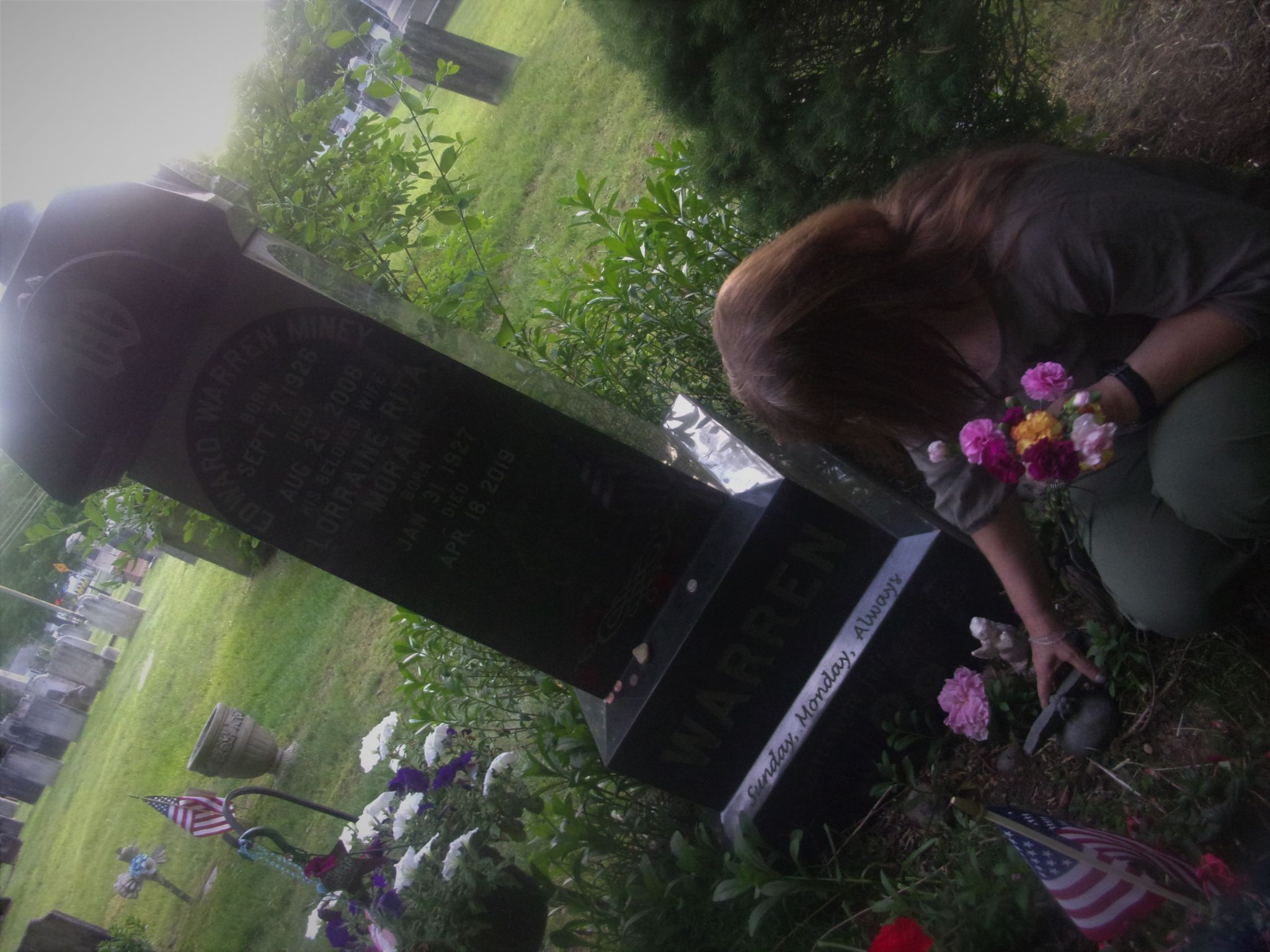 Zsuzsanna, a szellemvadász hátborzongató képei: „A temetőben lefotóztam a Fehér Hölgyet, egy Szűz Mária-képen pedig megjelent Michael Jackson”