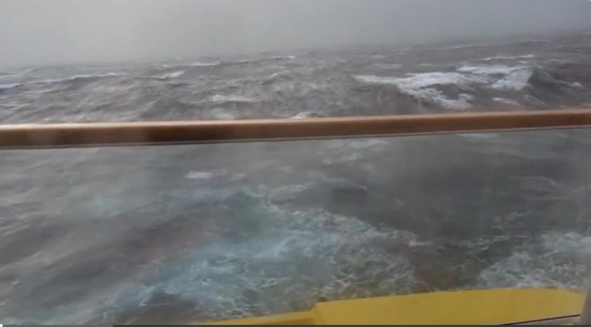 Súlyos balesetet szenvedett egy óceánjáró Spanyolországnál: rengeteg a sérült, sokan már búcsúüzenetet küldtek a szeretteiknek - videó