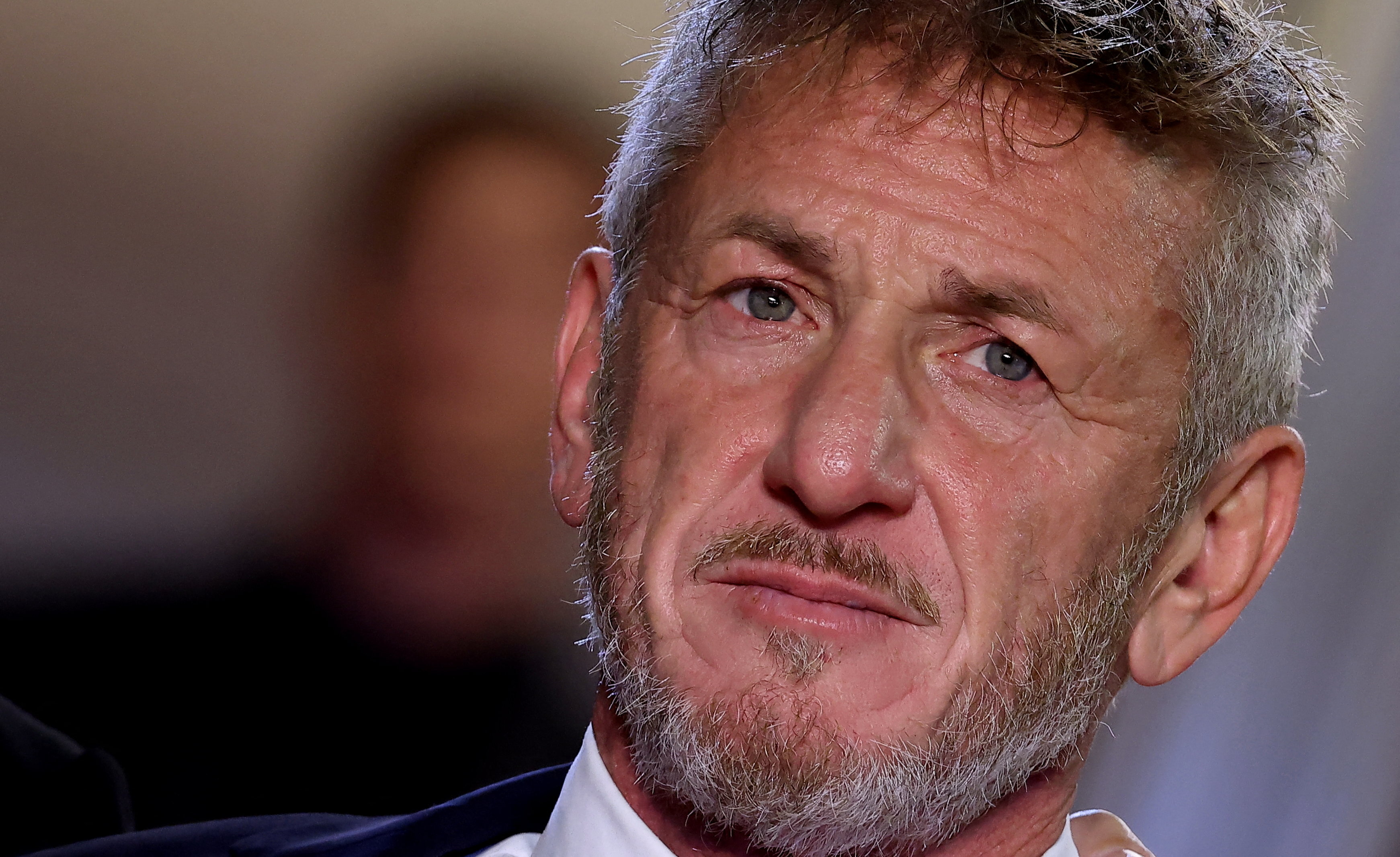 Sean Penn teljesen lecsúszott? Az Oscar-díjas világsztár mezitláb slattyogott New York utcáin - megdöbbentő fotók