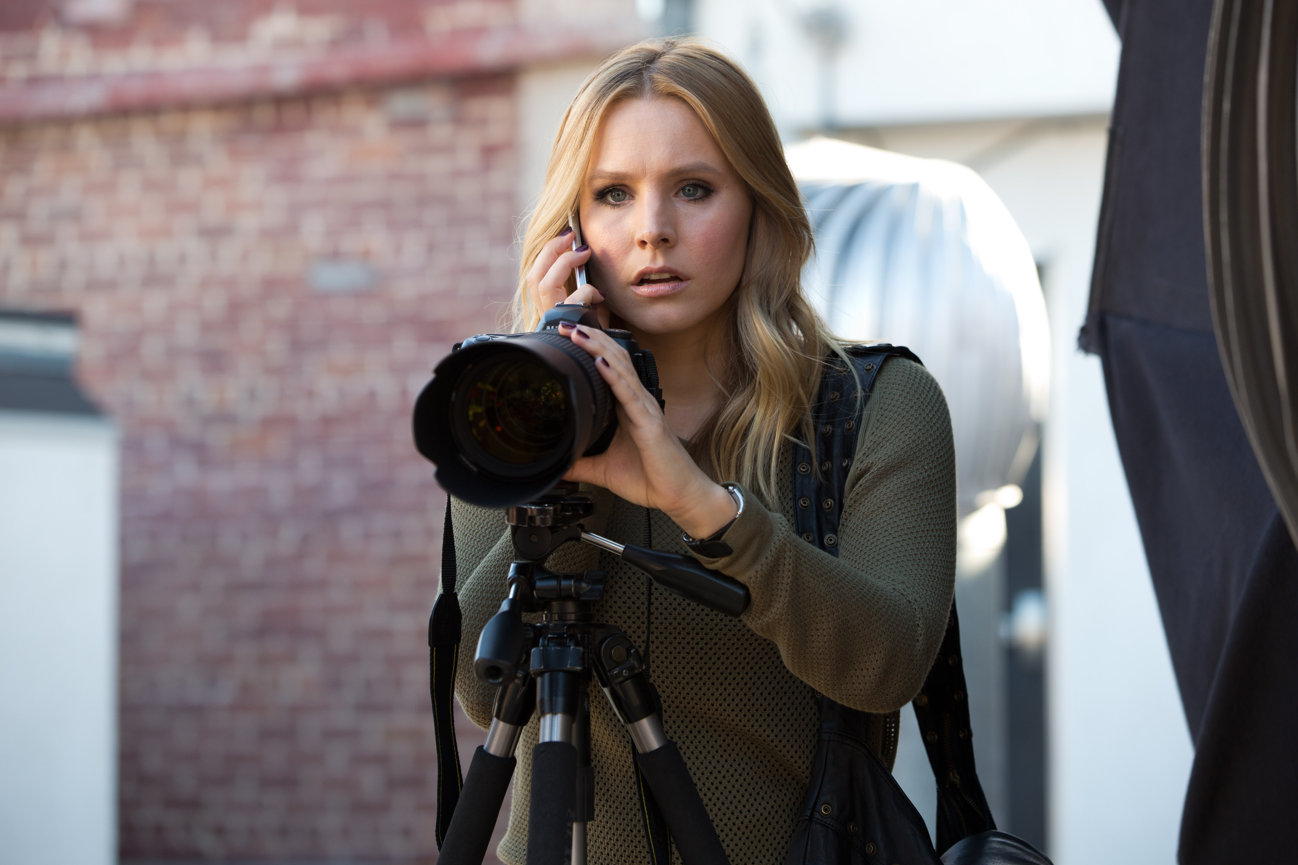 Akcja zbierania pieniędzy na film spotkała się z olbrzymim zainteresowaniem fanów. Na realizację przekazali oni aż 6 milionów dolarów. – Z natury jestem optymistką, więc pomyślałam, że powinniśmy uzbierać 2 miliony dolarów w ciągu miesiąca – wspomina aktorka. – Nie sądziłam, że pieniądze te zdobędziemy w dwie godziny i potroimy je w ciągu 30 dni. Byłam zdumiona. Nasi fani zawsze jednak byli radykalni