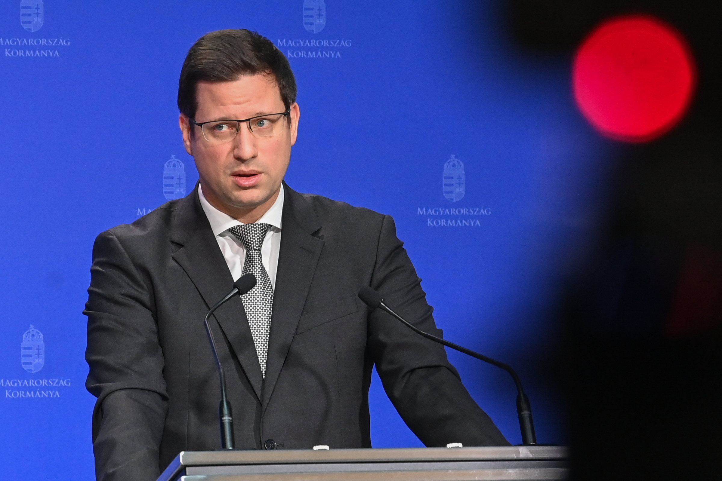 Gulyás Gergely bejelentést tett Orbán Viktor kijevi látogatásáról