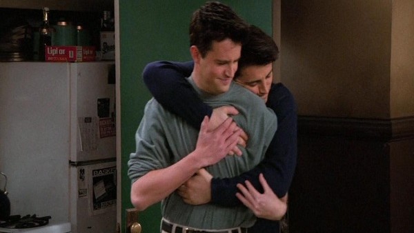 „Tárd ki a szárnyaidat és repülj testvér, végre szabad vagy” – Matt LeBlanc teljesen összeomlott, először szólalt meg Matthew Perry tragikus halála után: a Jóbarátok többi színésze továbbra is hallgat