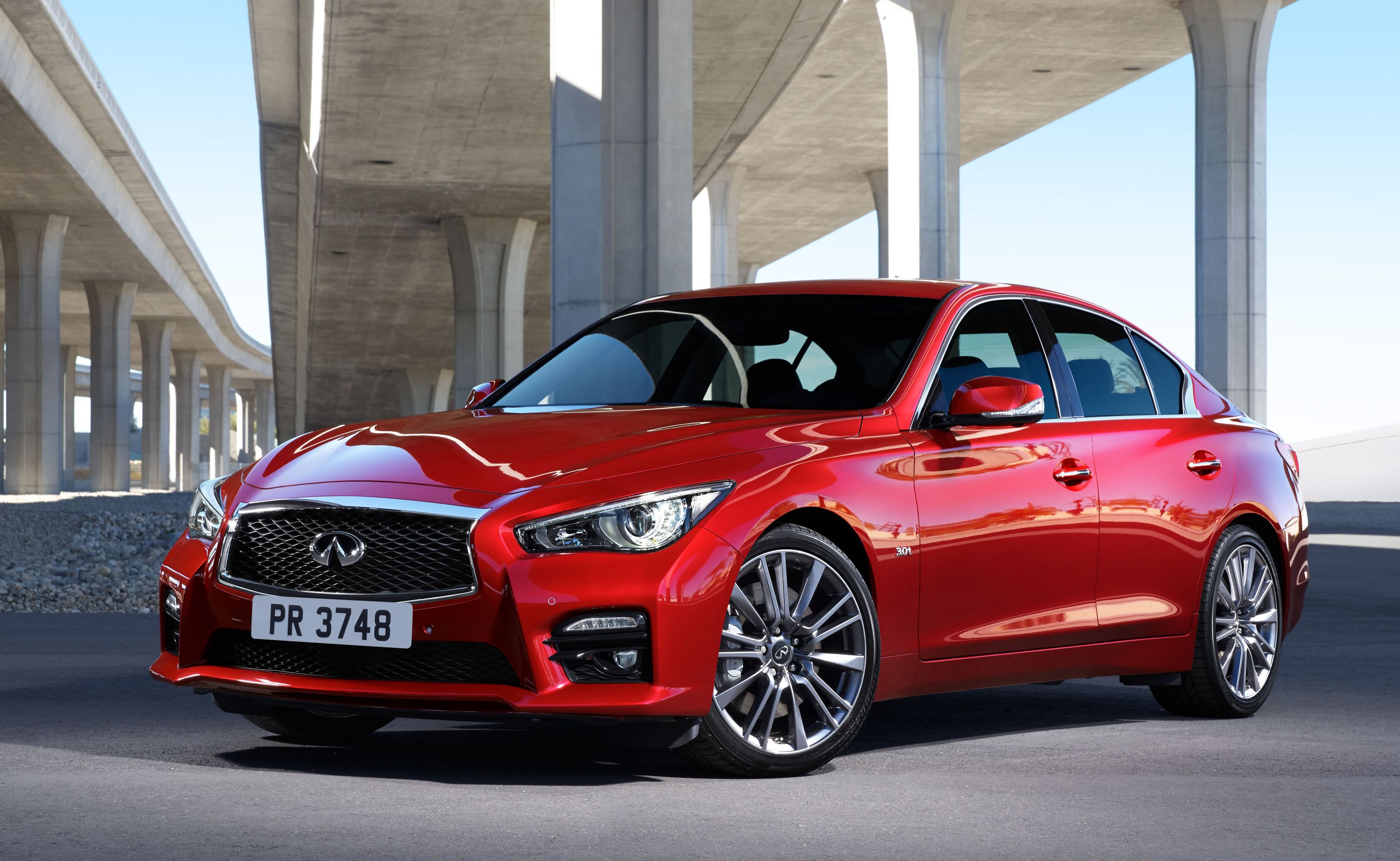 Nowe infiniti Q50 wejdzie do sprzedaży w 2016 roku.
