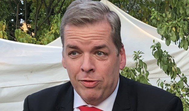 Súlyos balesetet szenvedett Schmuck Andor, szilánkosra tört a keze, lába