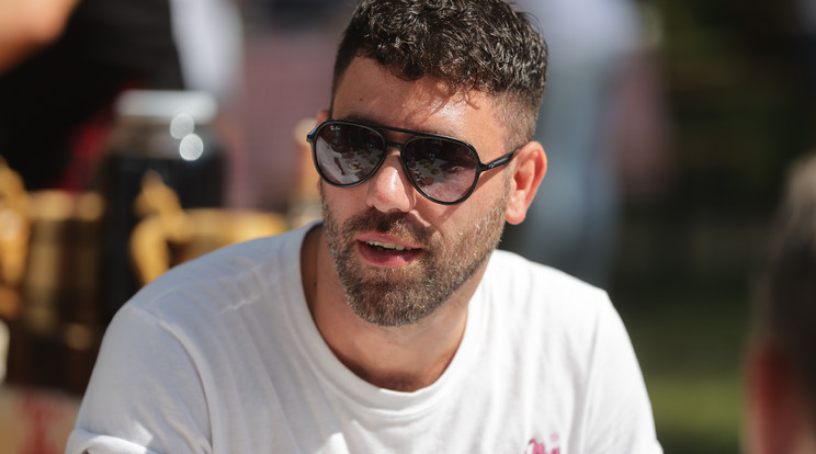 Jól járt a szakítással? A csúcson van Krausz Gábor népszerűsége, szétszedik a rajongók a sztárséfet: "Az autóból is átkiáltanak, hogy hajrá!"