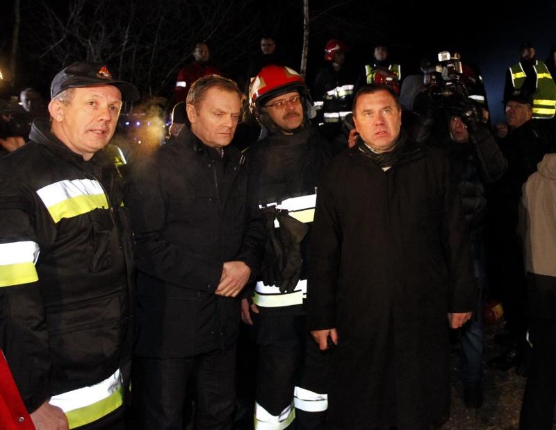 katastrofa kolejowa Szczekociny Tusk ze strażakami