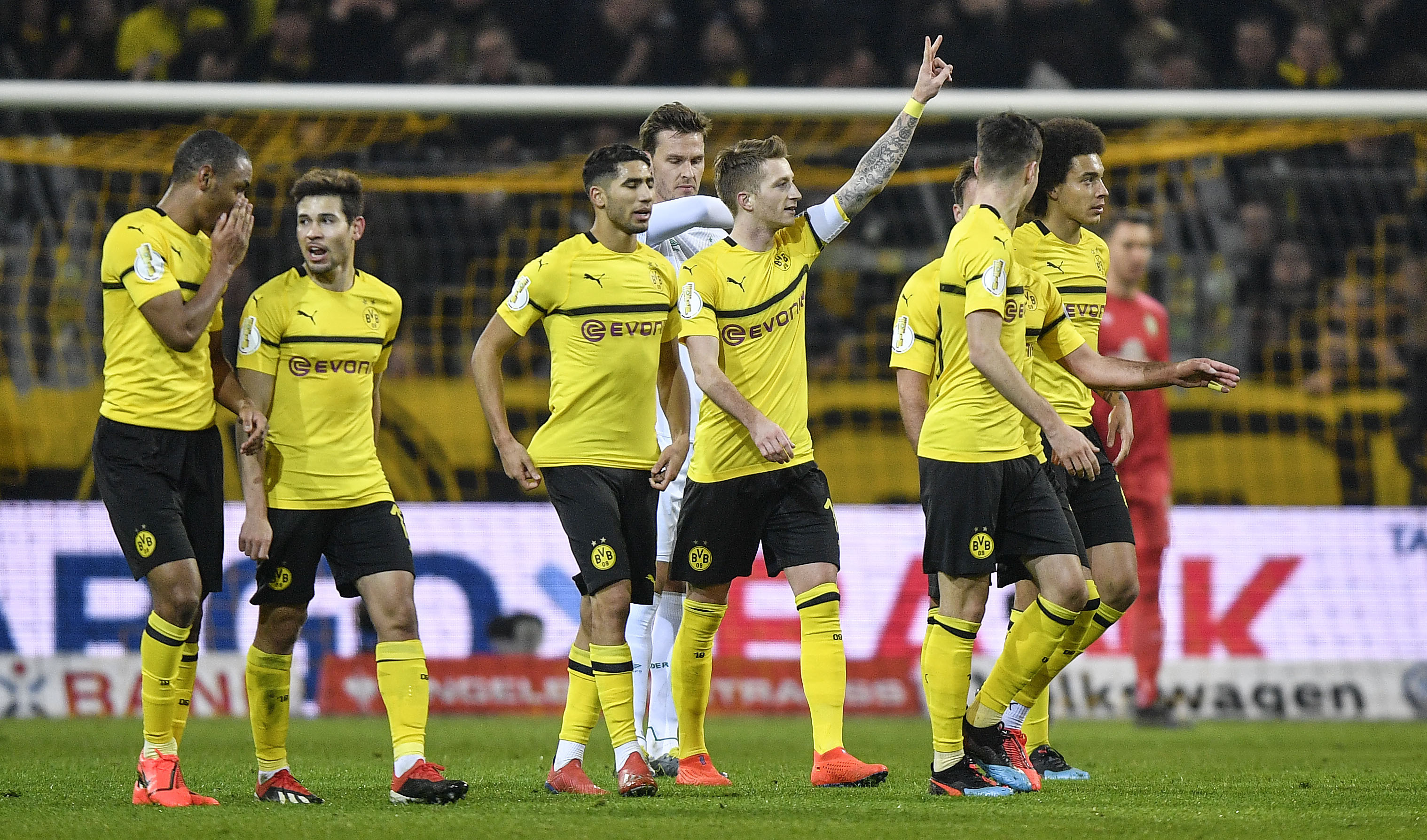 Futbalisti Borussie Dortmund po vypadnutí z pohára: Je to frustrujúce