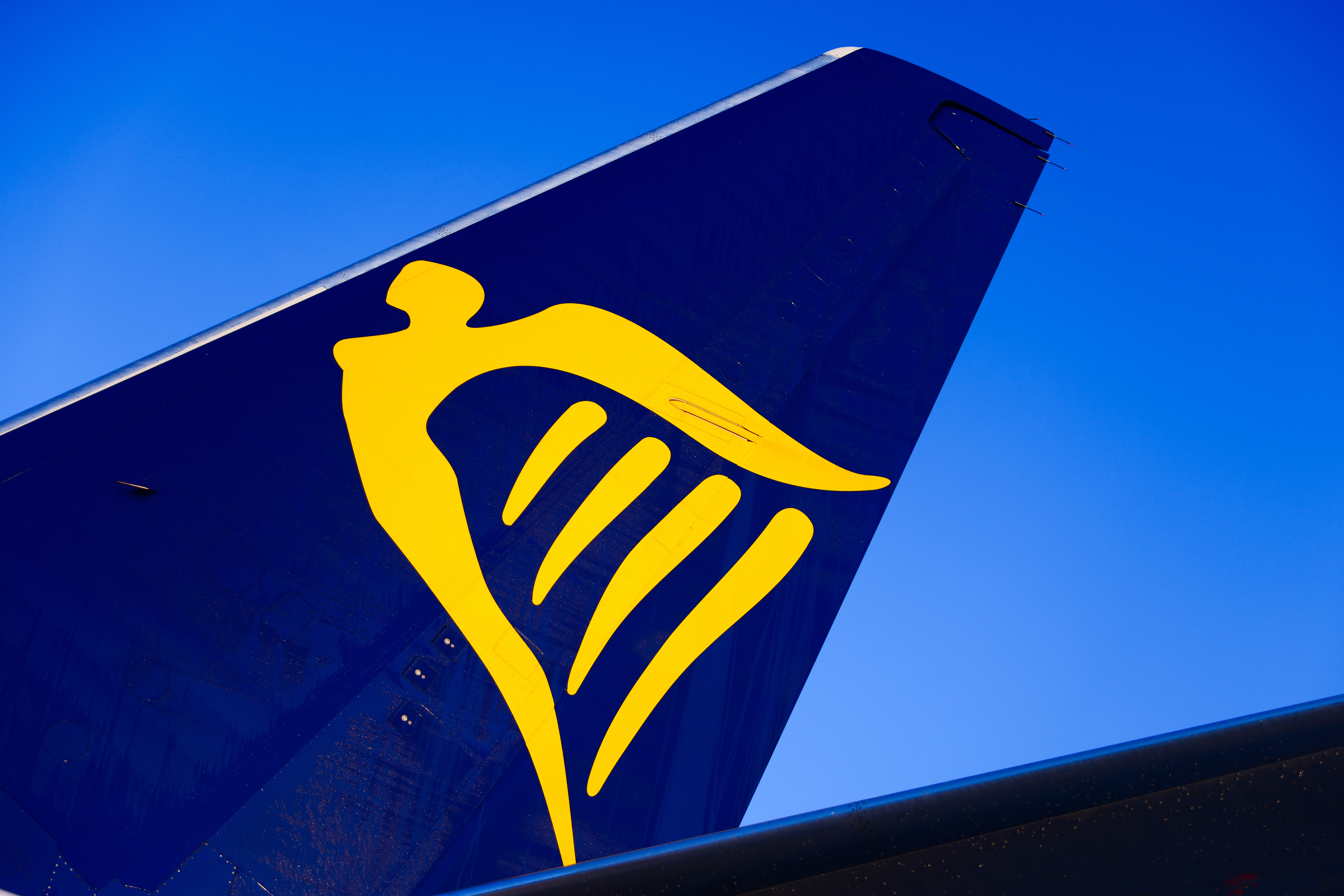 Kitört a sztrájk: közel 100 járatot töröltek a Ryanairnél