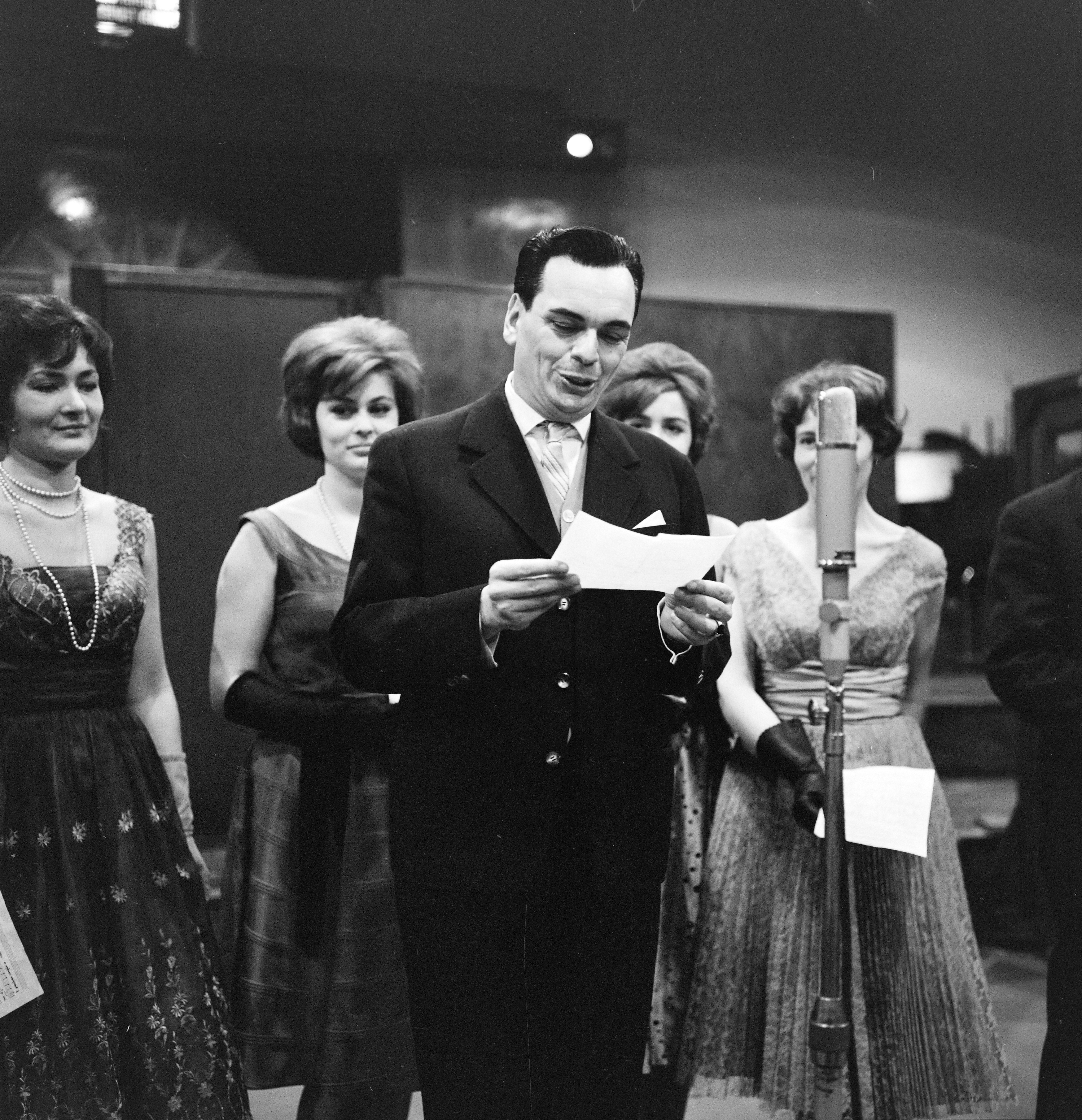 Két ismert dívával is flörtölt Rátonyi Róbert: a felesége szemet hunyt a félrelépések felett