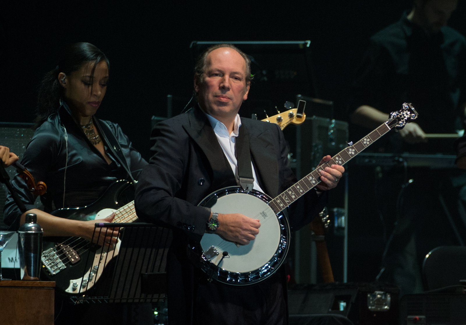 O znajomości z polskim muzykiem Aleksandrem Milwiwem-Baronem, saksofonistą i gitarzystą grupy Afromental Zimmer mówi tak: – Kiedy byłem na festiwalu muzyki filmowej w Krakowie, poznałem Alexa Barona. To ponadprzeciętnie utalentowany młody człowiek. Jest między nami jakiegoś rodzaju porozumienie – podkreśla słynny kompozytor.