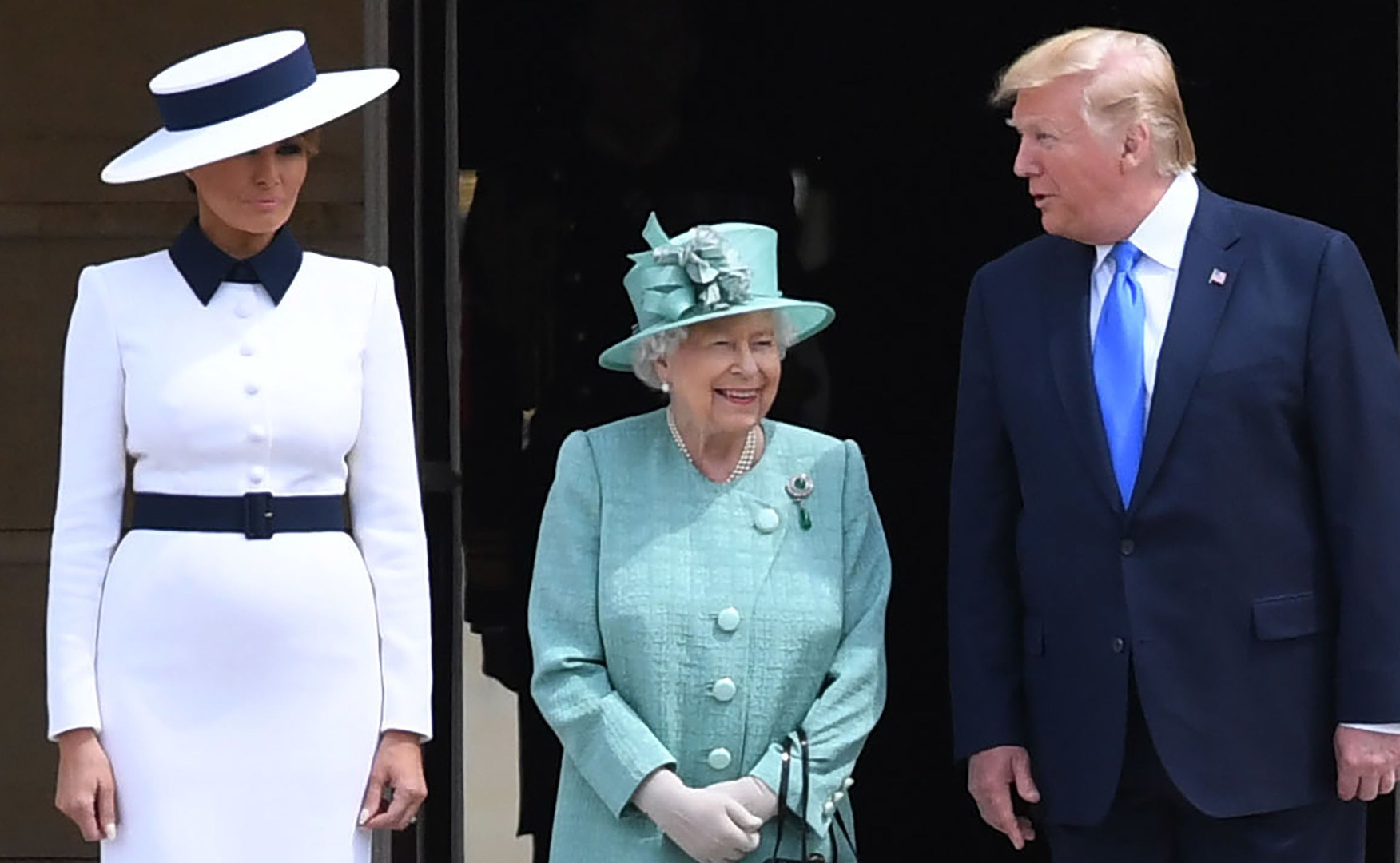 Na środę zaplanowano uroczyste obchody 75. rocznicy lądowania aliantów w Normandii. Po południu Trump poleci do Irlandii, gdzie spotka się z premierem Leo Varadkarem oraz odwiedzi swoje pole golfowe w Doonbeg. W czwartek rano Trump uda się do Francji, gdzie weźmie udział we francuskim wydarzeniu poświęconym rocznicy lądowania w Normandii, i spotka się z prezydentem Emmanuelem Macronem. Po południu wróci do Irlandii, gdzie spędzi czas do piątku.