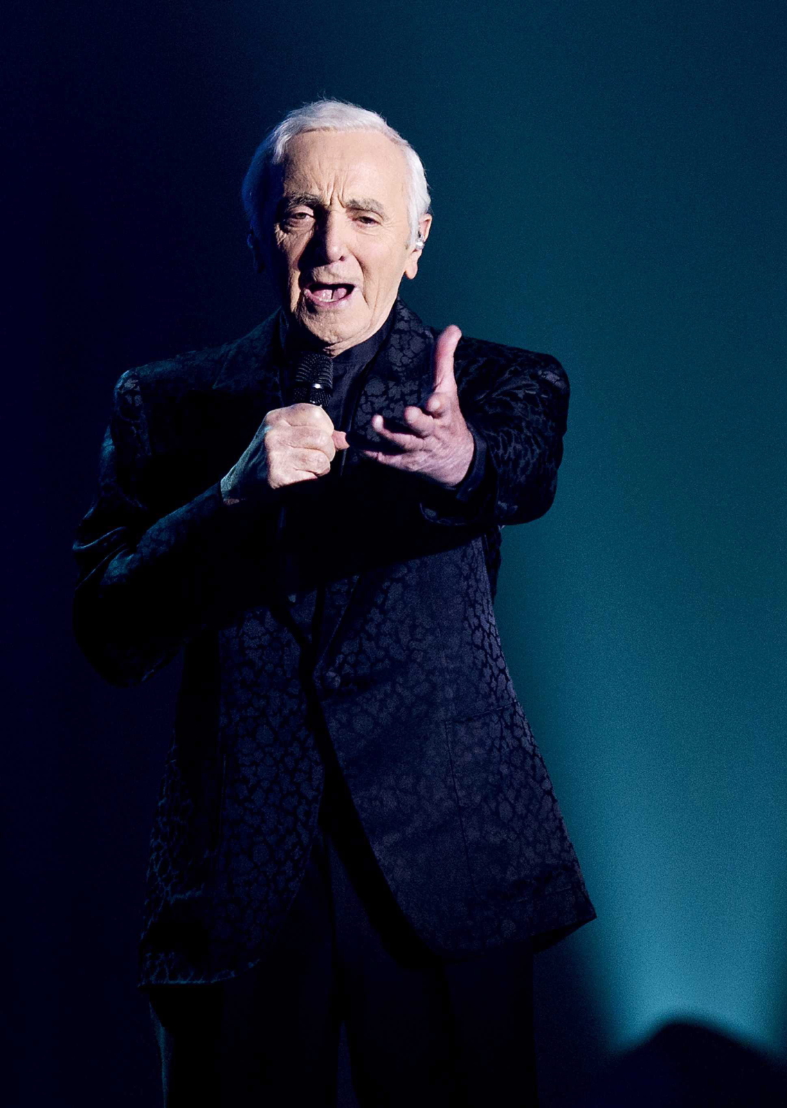 Charles Aznavour podczas koncertu w Amsterdamie w 2013 roku