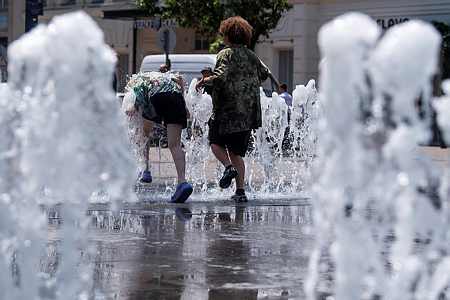 Kínzó hőség csap le Magyarországra: a legtöbb megyére másodfokú riasztást adtak ki, akár 36 fok is lehet