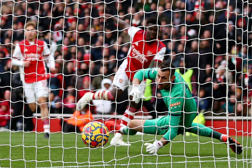 Liverpool rout Southampton as Arsenal cruise