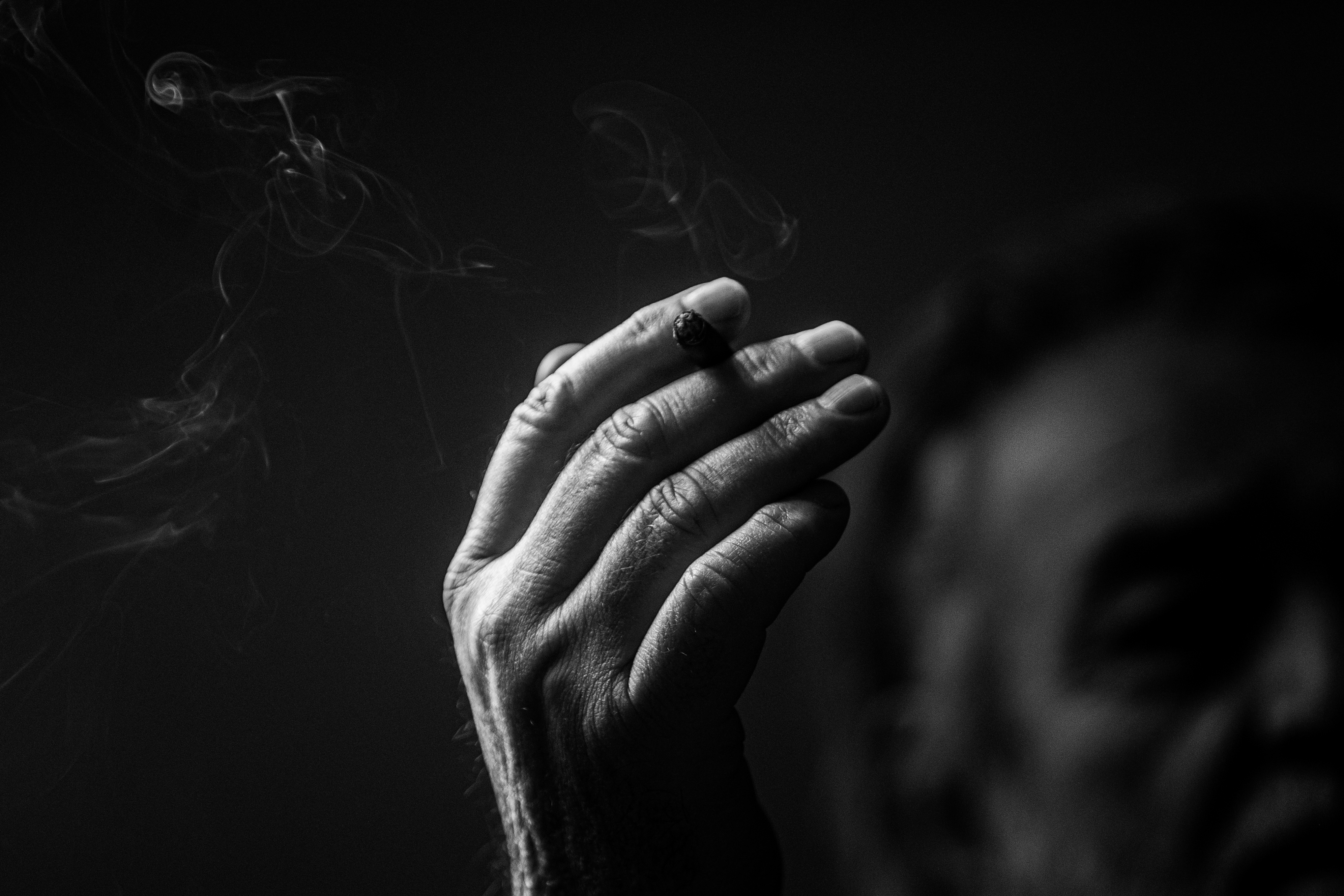 Már minden szál cigarettára külön figyelmeztető szöveget írat a kormány: ez az ország nem veszi félvállról a leszoktatást – fotó