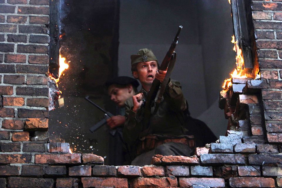 Według Leszka Wosiewicza Powstanie Warszawskie to był kataklizm, w ramach którego ujawniła się ludzka natura. I o niej właśnie jest ten film.