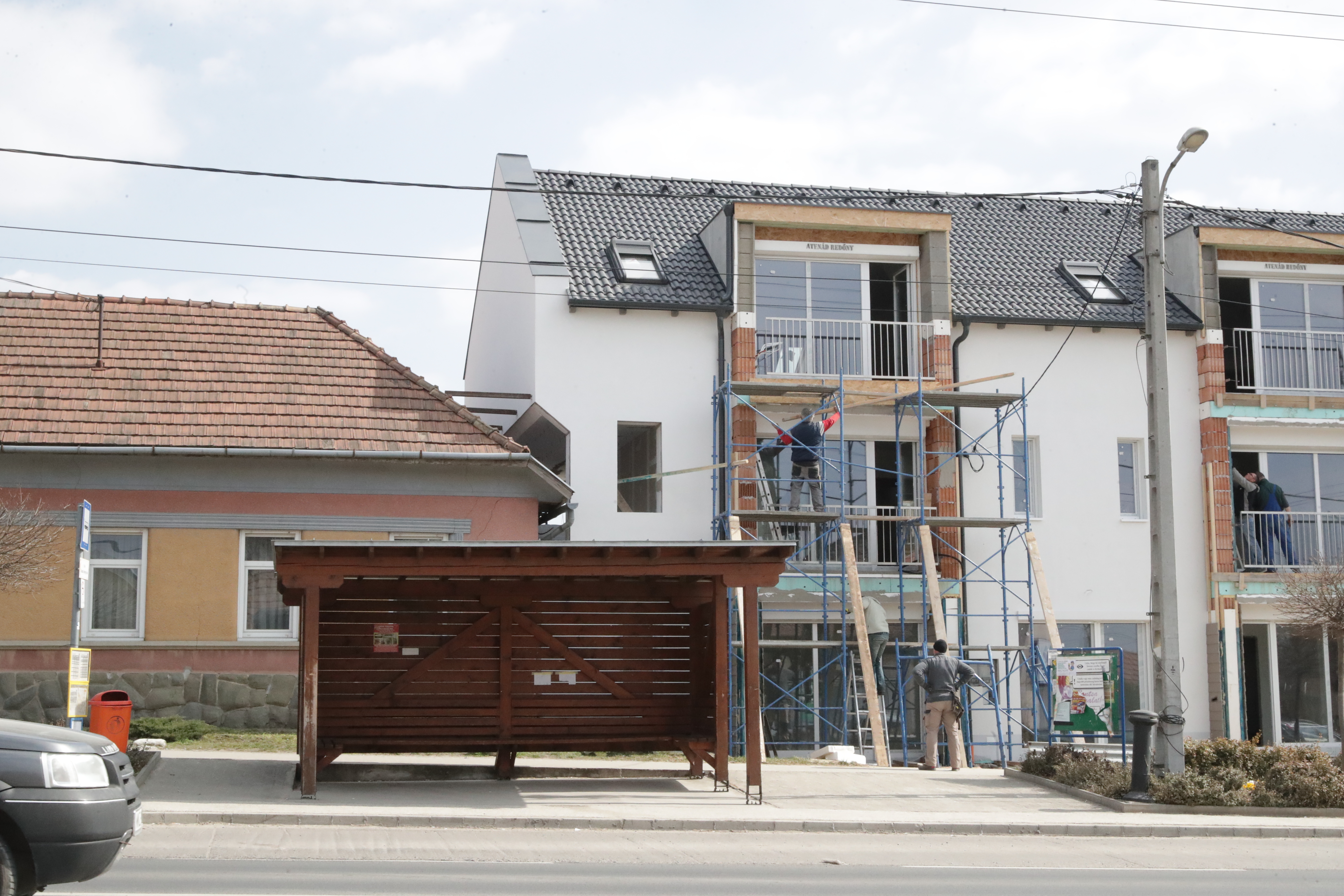 A szomszéd beépítette a Fóton lakó Erzsikéék otthonát - Blikk