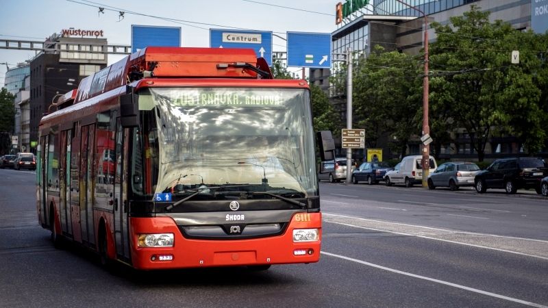 Dopravné obmedzenia v Bratislave: Kamery na webe, smart semafory, infolinka  či lacný lístok na MHD cez aplikáciu
