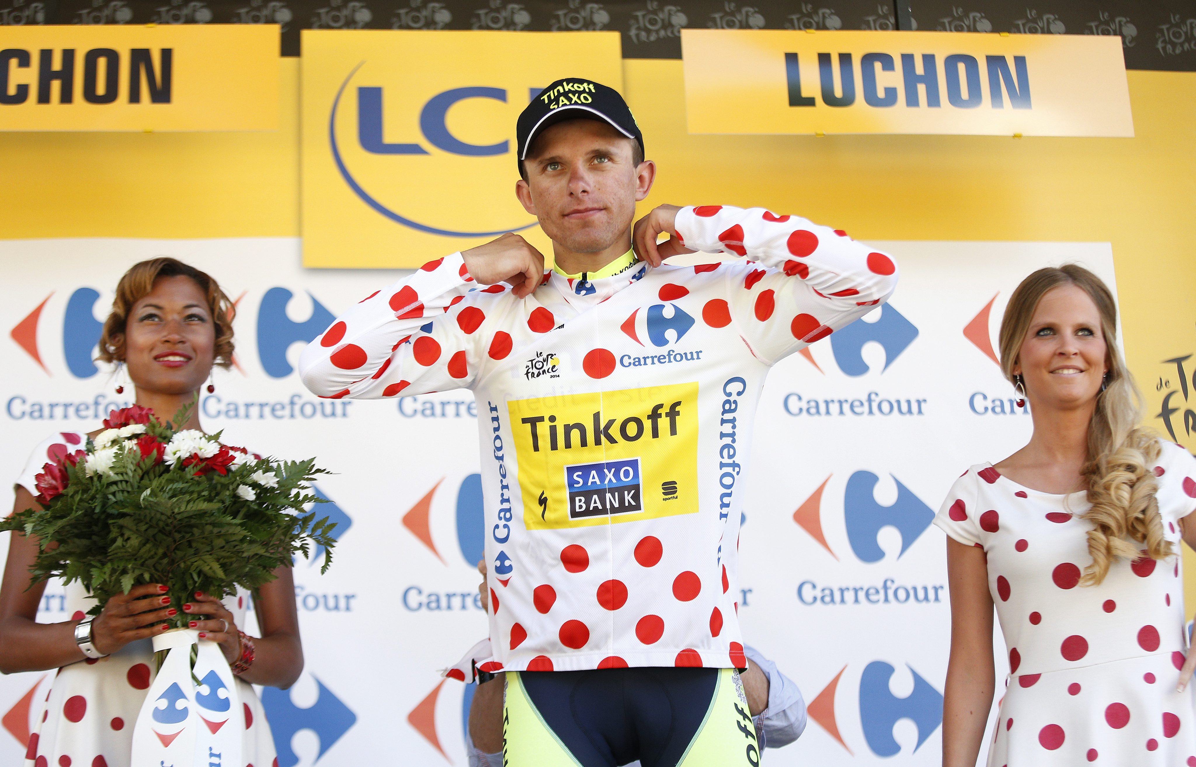 To one całują Rafała Majkę na Tour de France