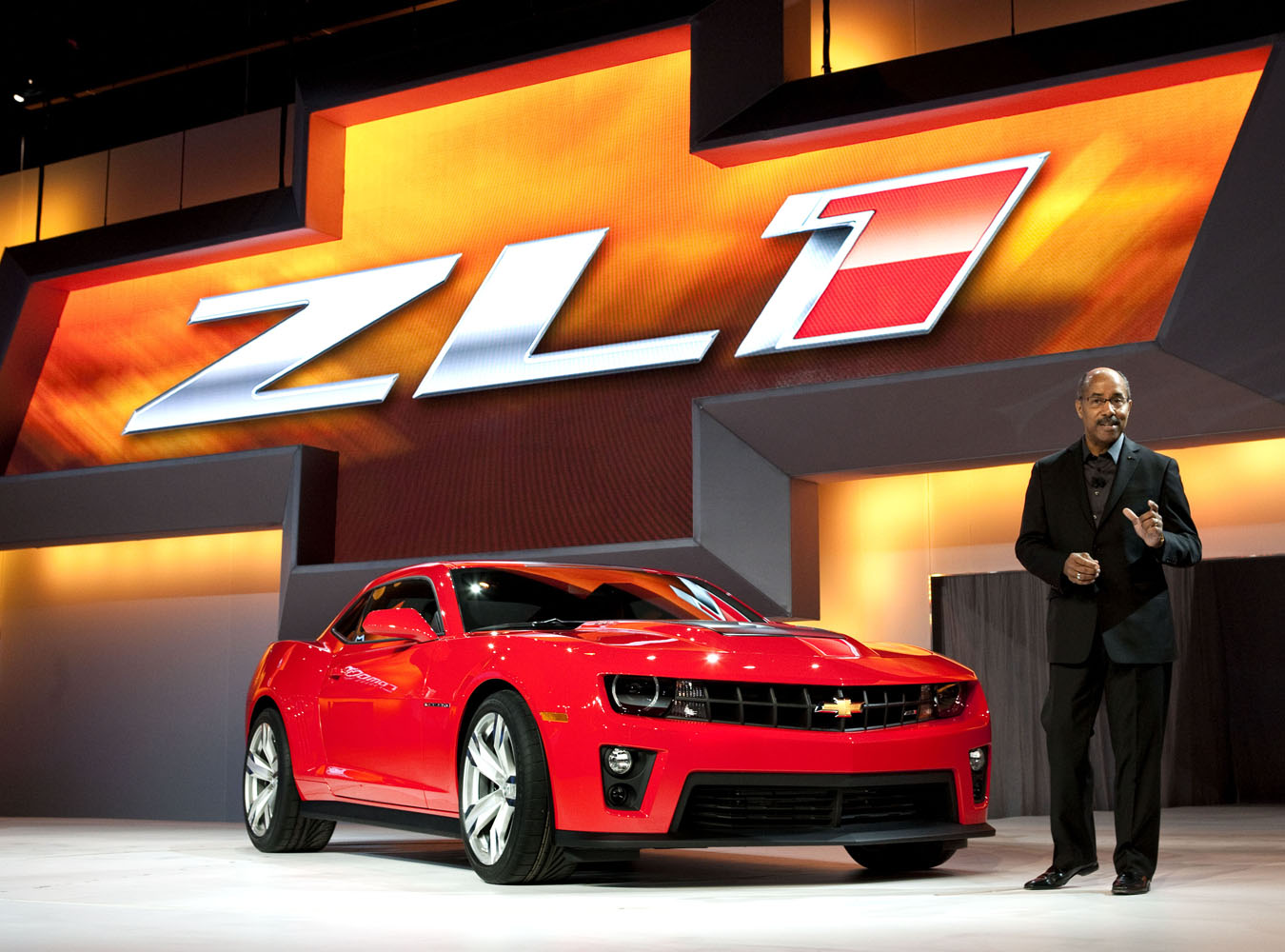 Oto chevrolet camaro ZL1 - amerykańska maszyna do produkcji adrenaliny i palenia opon; zadebiutowała podczas salonu samochodowego w Chicago. Dzięki doładowanemu silnikowi V8, o mocy 550 KM, model camaro ZL1 będzie najszybszym modelem w rodzinie camaro, jaki kiedykolwiek znalazł się w ofercie marki Chevrolet.