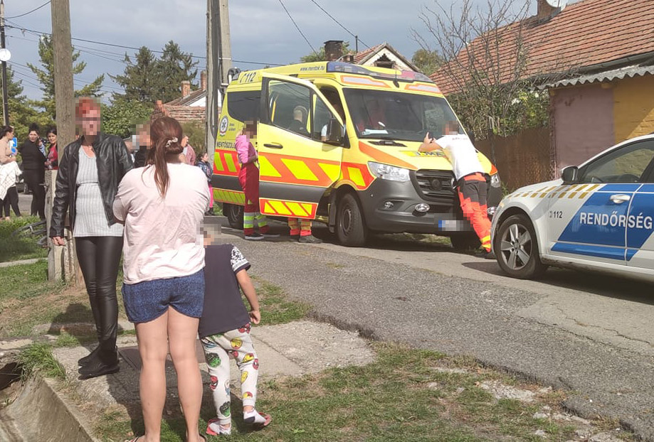 Gyerekgyilkosság Pécsett: a nevelőapa látta, hogy az anya bántotta a kisfiút, mégsem hívott segítséget