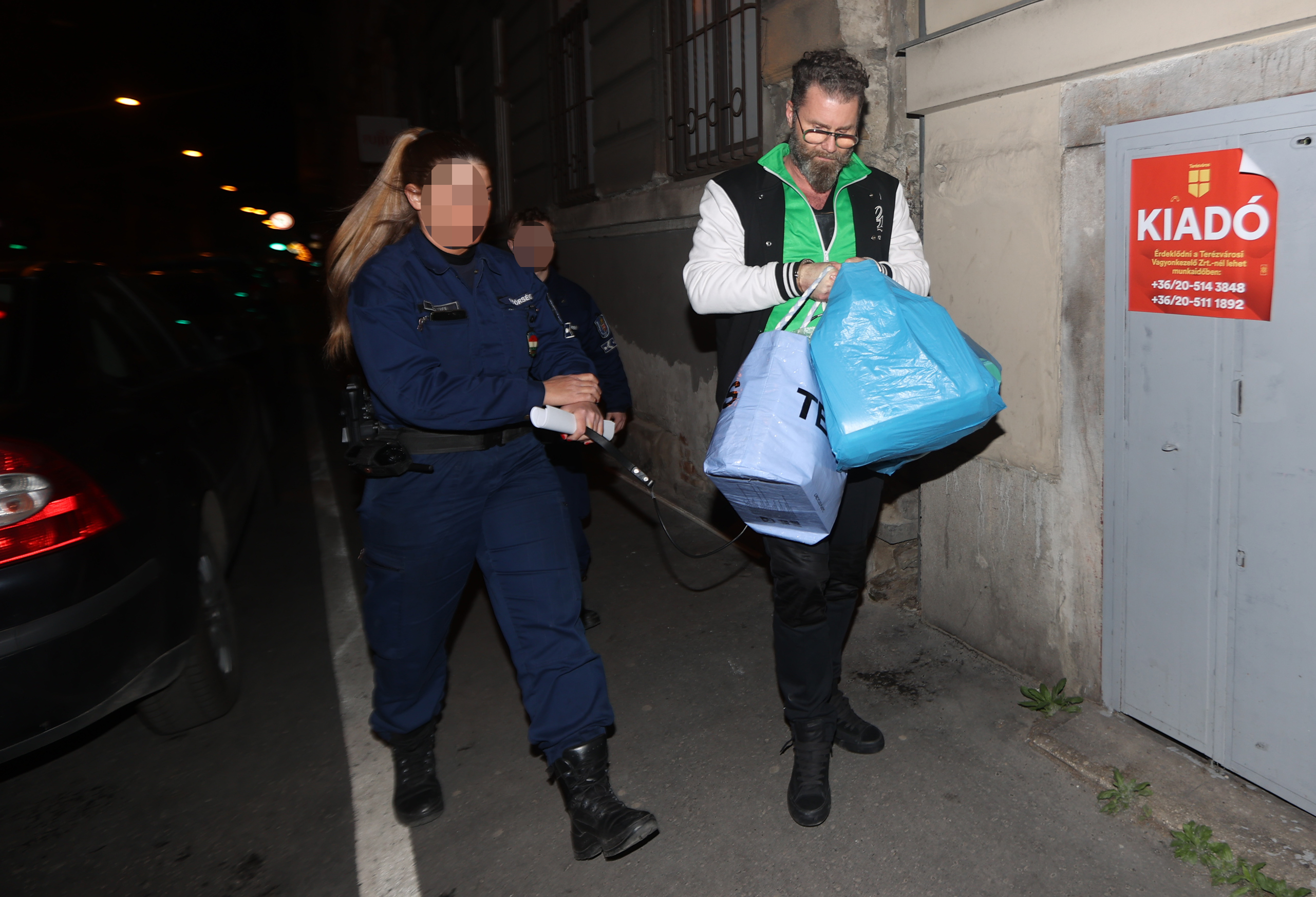 Fotókon a bilincsbe vert Herczeg Zoltán: így vitték haza a rendőrök a megtört divatgurut