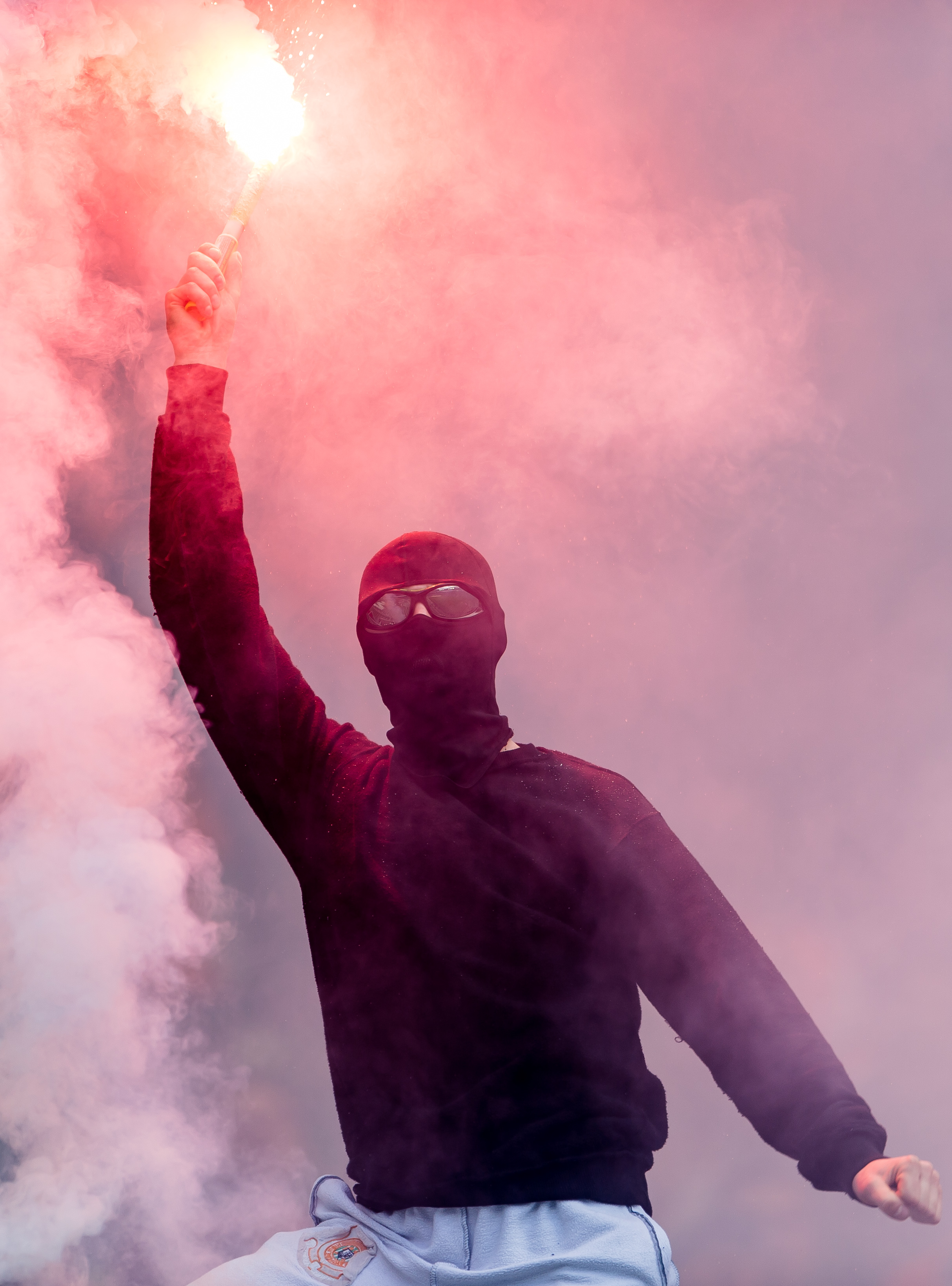 Ochroniarz podpalił na stadionie kibica Zagłębia