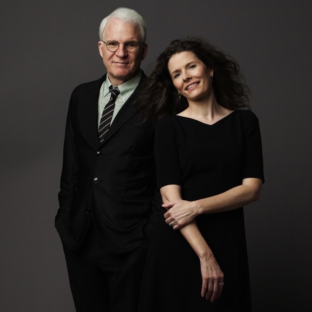 Jego publiczność zna głównie z ról i nagrań komediowych, ją z przyjaznych radiu piosenek folkowych. Steve Martin i Edie Brickell, choć pozornie nie mają ze sobą wiele wspólnego... przygotowali razem płytę. Na krążku