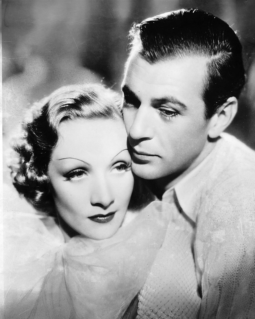 Gary Cooper i Marlena Dietrich w filmie "Pokusa", 1936 rok