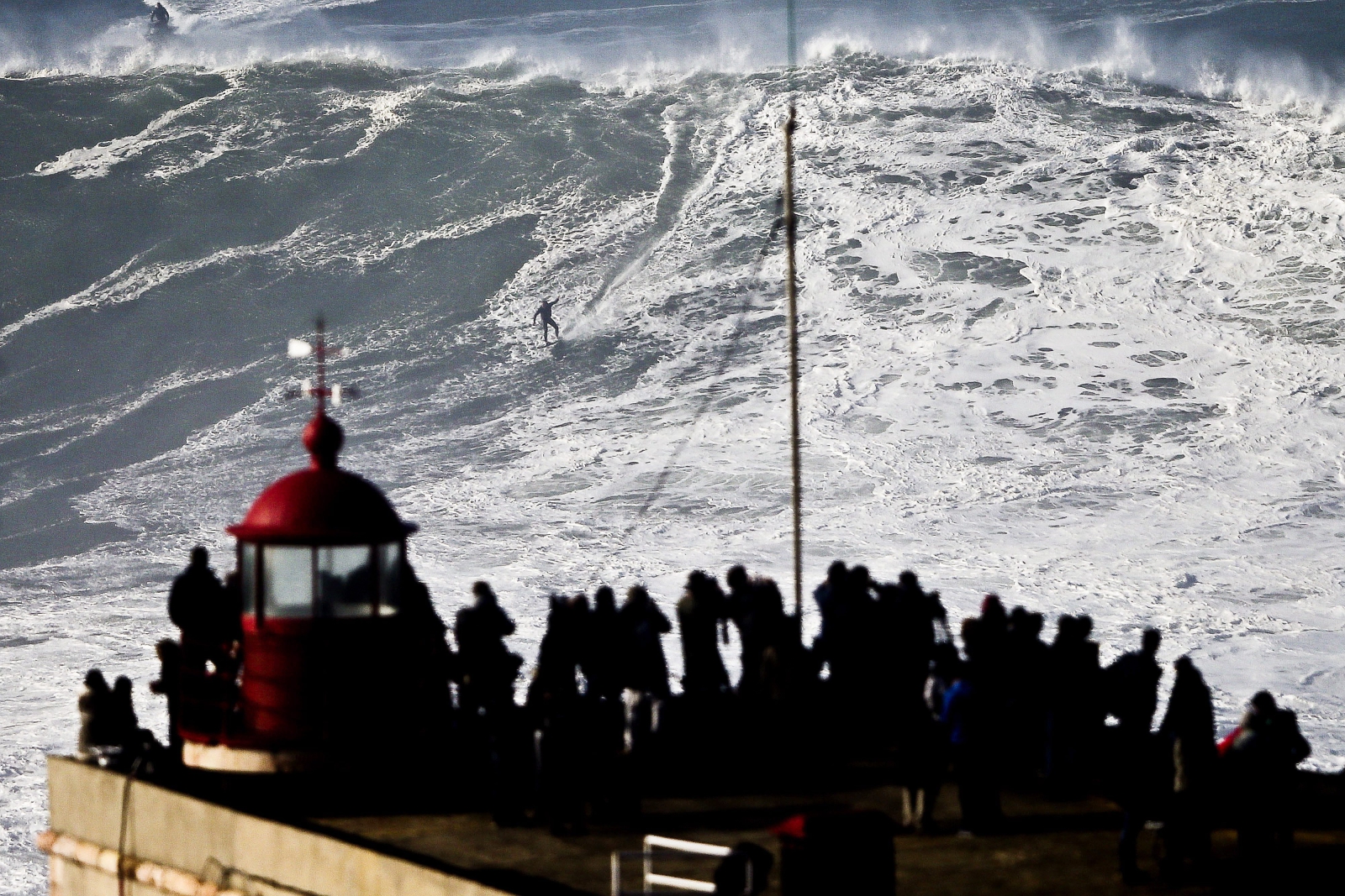 Pogoda na kolejne trzy dni zapowiada się świetnie, przynajmniej dla miłośników ekstremalnego surfingu...