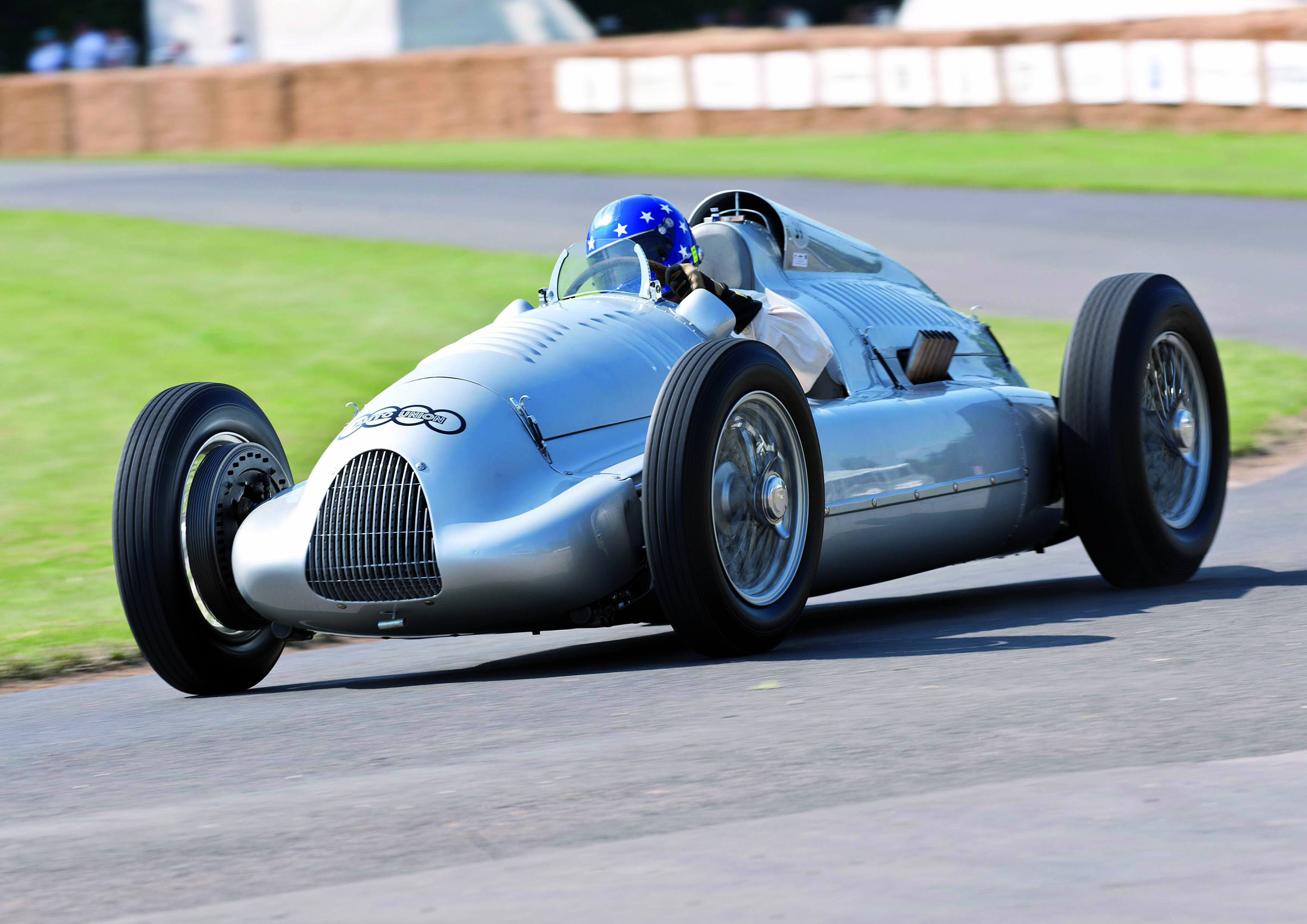 Auto Union Typ D Doppelkompressor z 1939 roku w czasie Goodwood Festival of Speed