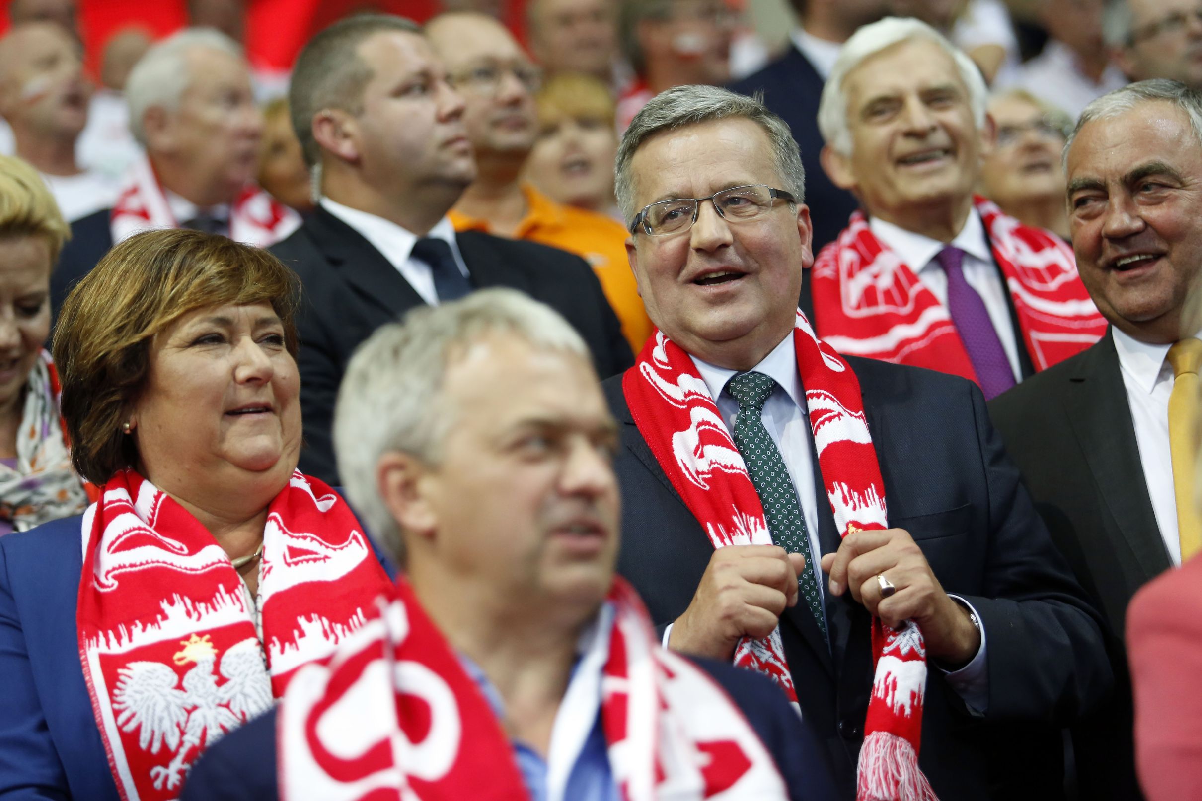 Anna i Bronisław Komorowscy i Jerzy Buzek na meczu Polska - Brazylia