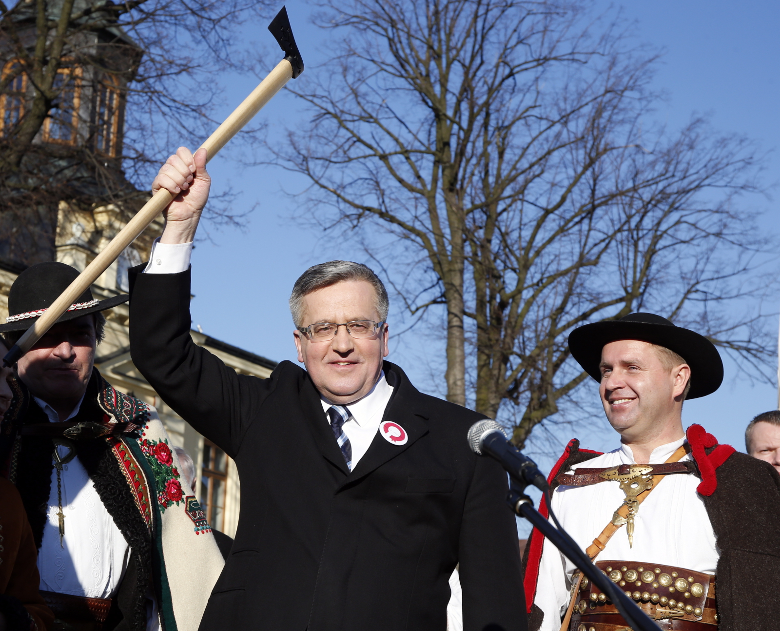Bronisław Komorowski dziękował również swoim sztabowcom za to, że jego kampania zaczyna się w Małopolsce. Teraz będę miał z górki - żartował, dodając, że swoją wyborczą podróż skończy 8 maja na Westerplatte.