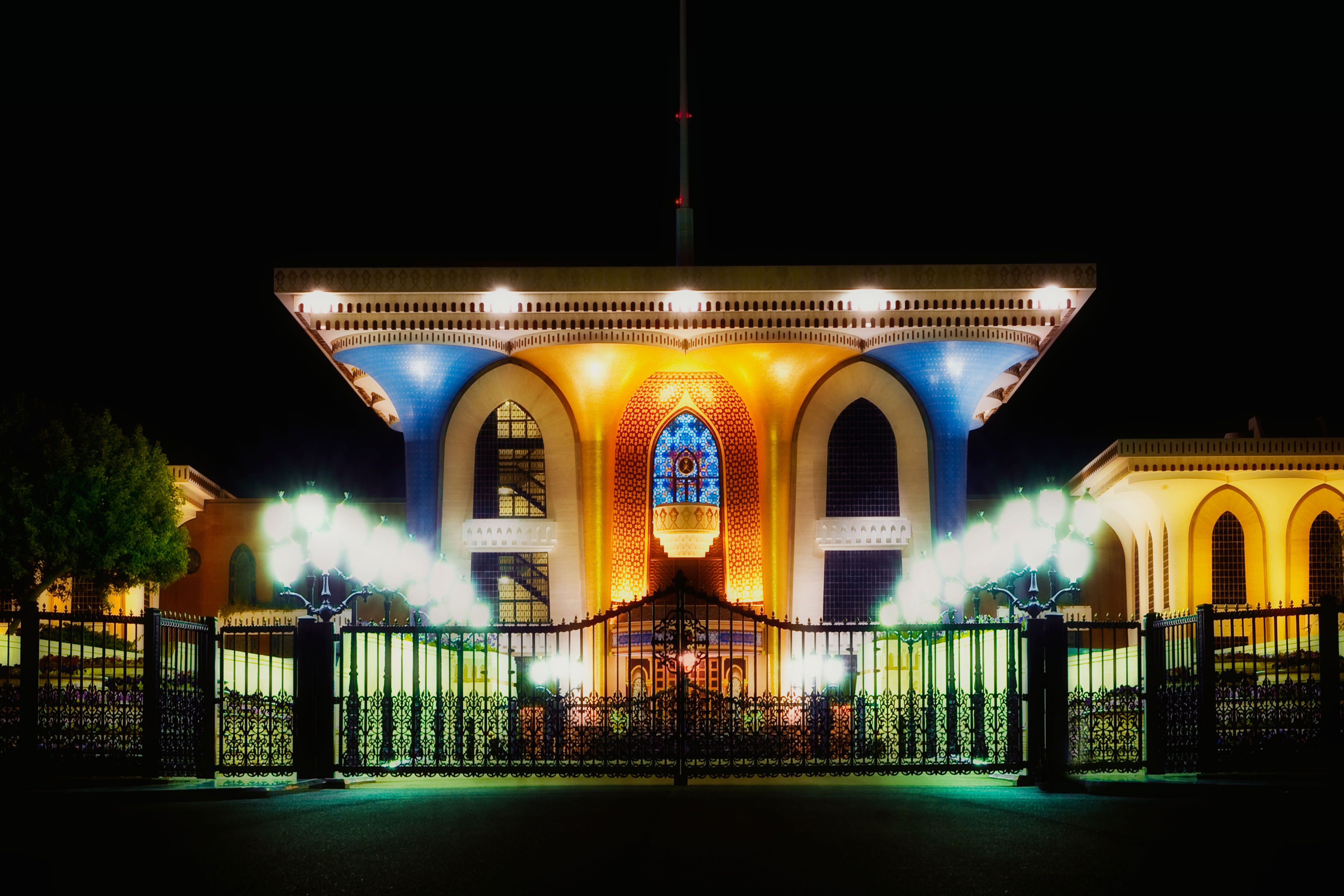 Muskat, pałac królewski nocą
