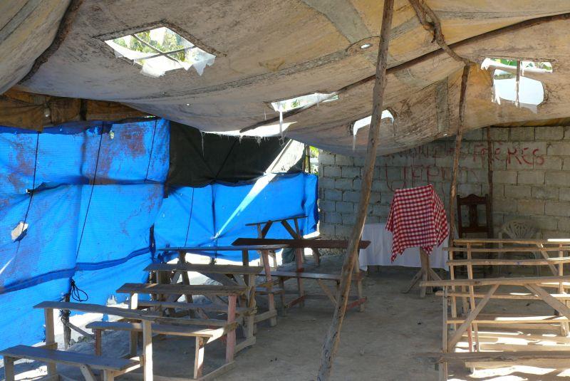 Haiti Caritas Tymczasowa szkoła po trzęsieniu Ziemi