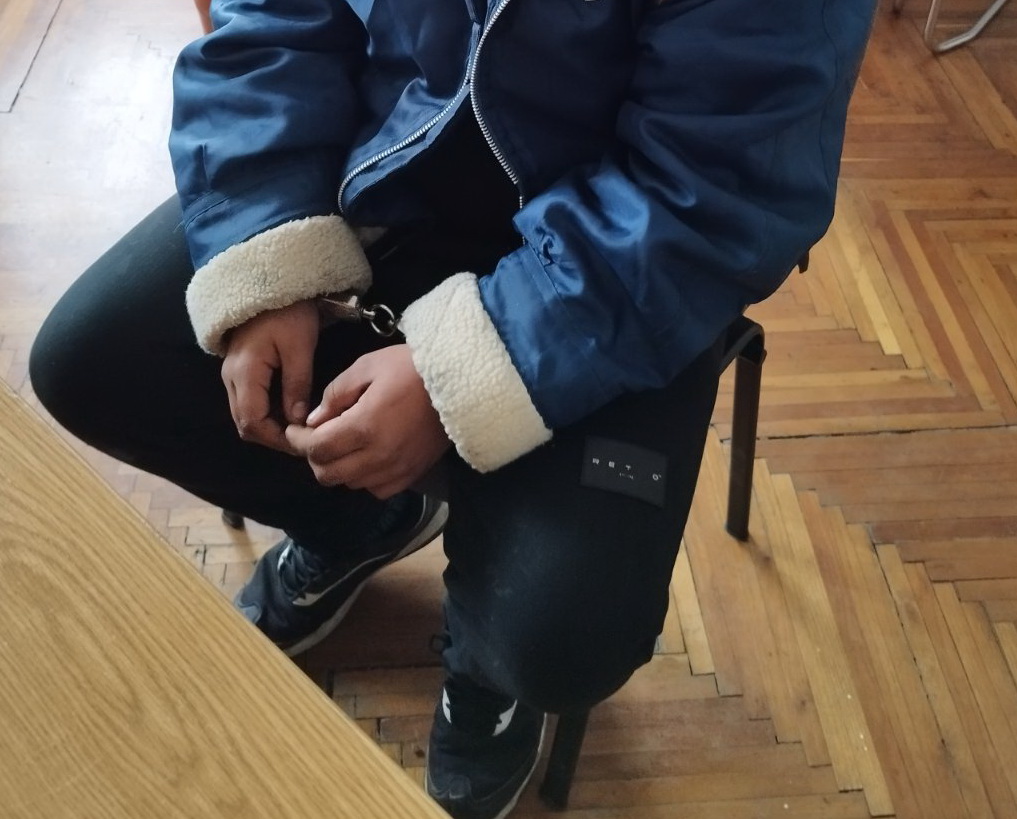 Hála helyett kalapáccsal verte és kirabolta saját nagyapját egy 19 éves jászapáti fiú: az idős férfi maga nevelte fel...