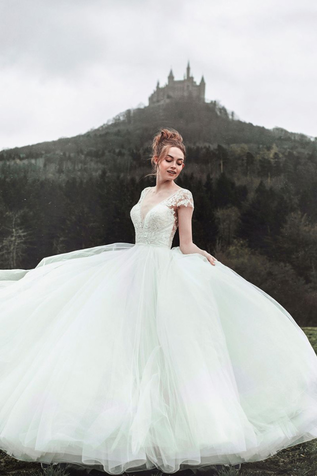 A Disney mesébe illő menyasszonyi ruha kollekciót dobott piacra - Glamour