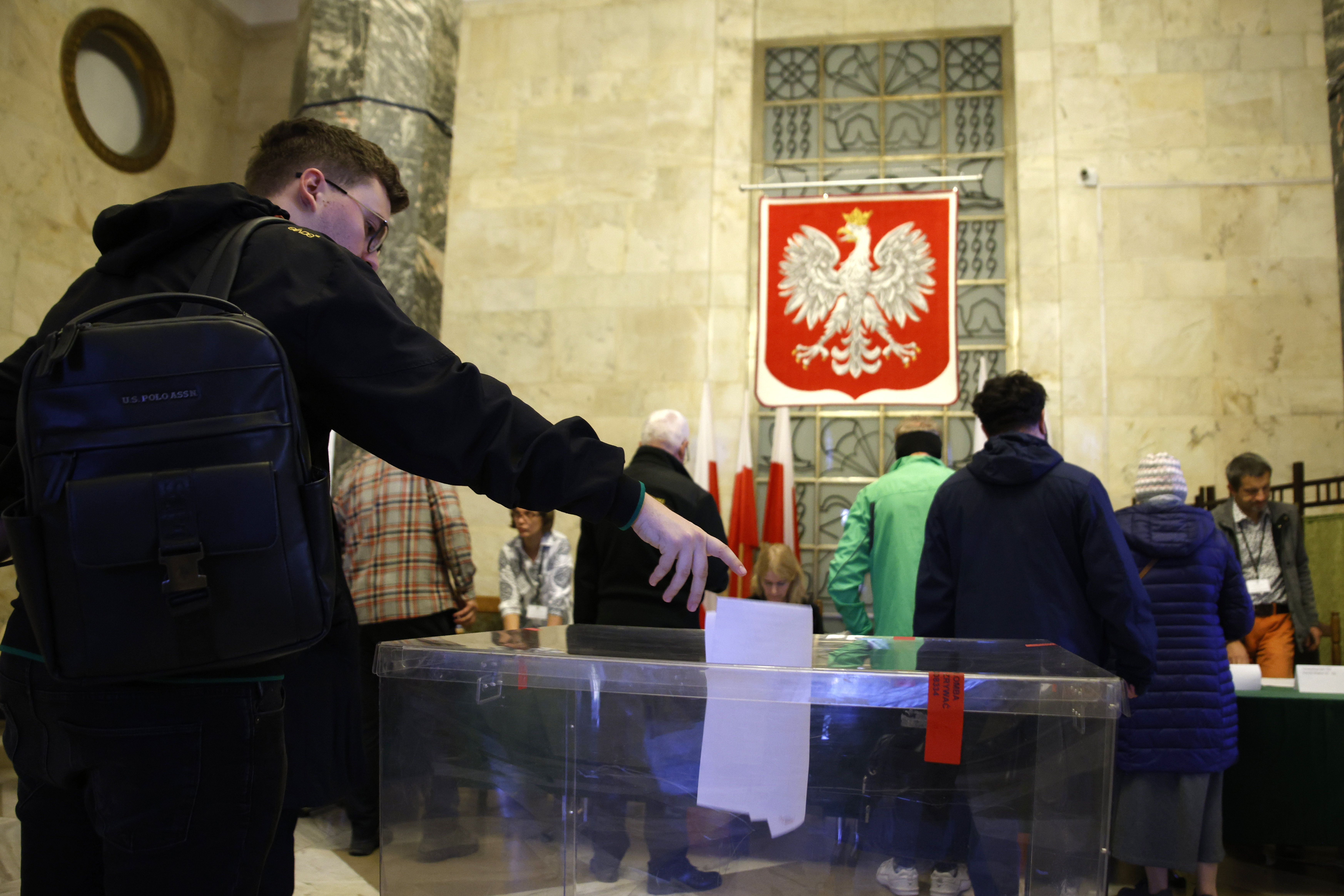 Lengyel választások: érkeznek a hivatalos eredmények
