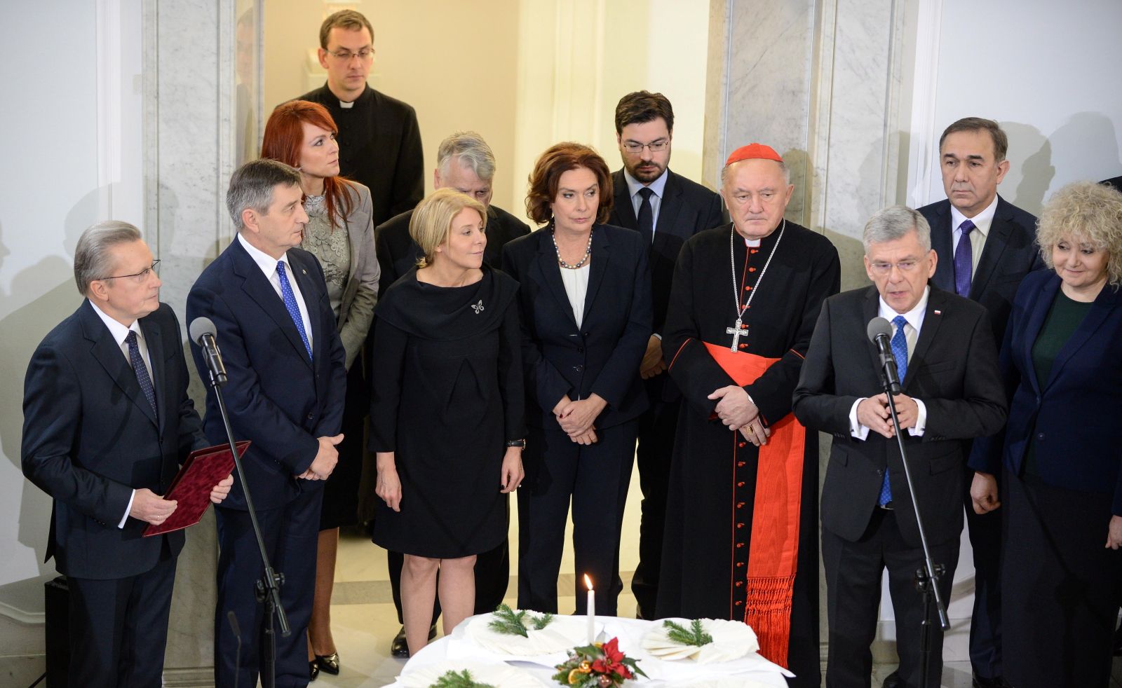 Marszałek Senatu dziękował parlamentarzystom za pracę w 2016 roku.