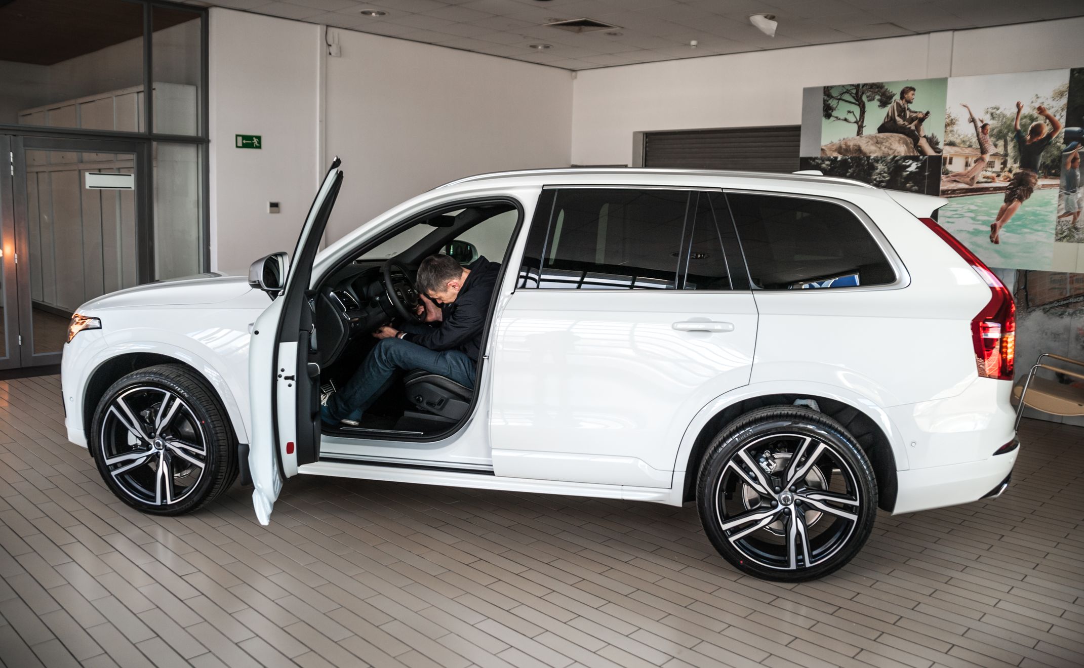 Wersja D5, którą wybrał Krzysztof Hołowczyc, to 225 KM, 470 Nm i średnie spalanie na poziomie ok. 6 l/100 km (tak obiecuje producent).