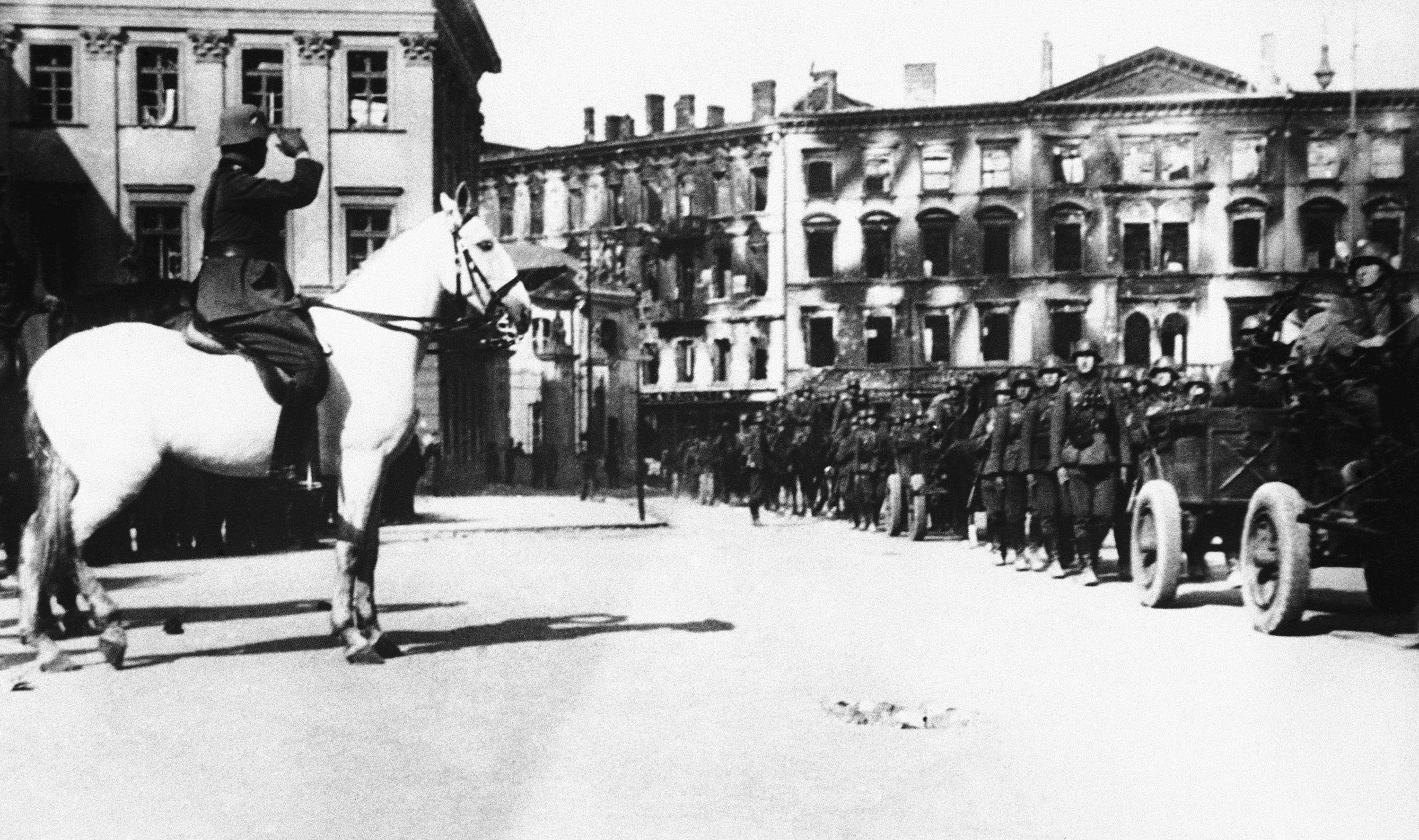 Upadek Warszawy we wrześniu 1939 roku. ARCHIWALNE ZDJĘCIA