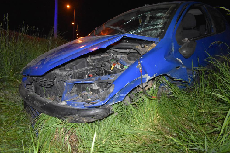 Brutális balesetet okozott egy részeg sofőr Debrecennél: akkorát csapódott, hogy a kocsi egyik kereke kiszakadt a helyéről - fotók