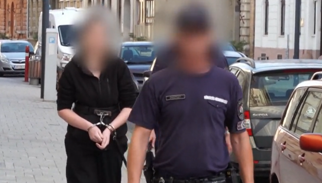 Borzalom: saját ürülékében altatták és rendszeresen kínozták a két éves Mátét kegyetlen szülei – videó