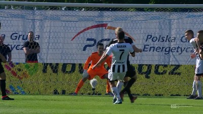 Sandecja - Cracovia (0:1): Wilk pewnie obronił strzał Barana. Pomocnik huknął zza pola karnego