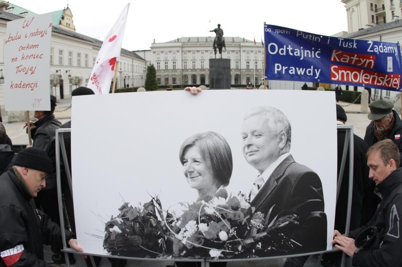 gal 10 kwietnia 06 kaczyński lech baner pałac prezydencki