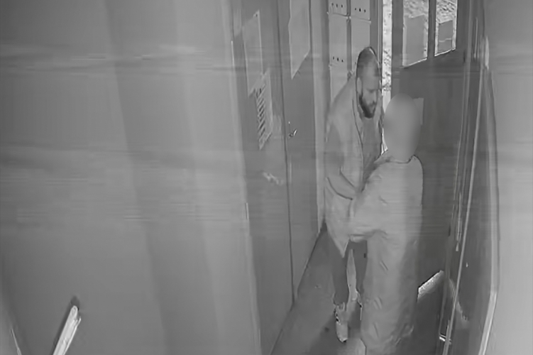 Látta ezt a férfit? Szeméremsértés miatt körözi a dunaújvárosi rendőrség