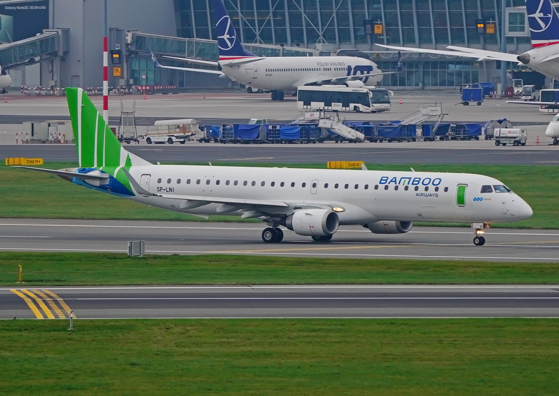 Dwa samoloty Embraer E195 PLL LOT dla linii lotniczych Bamboo Airways