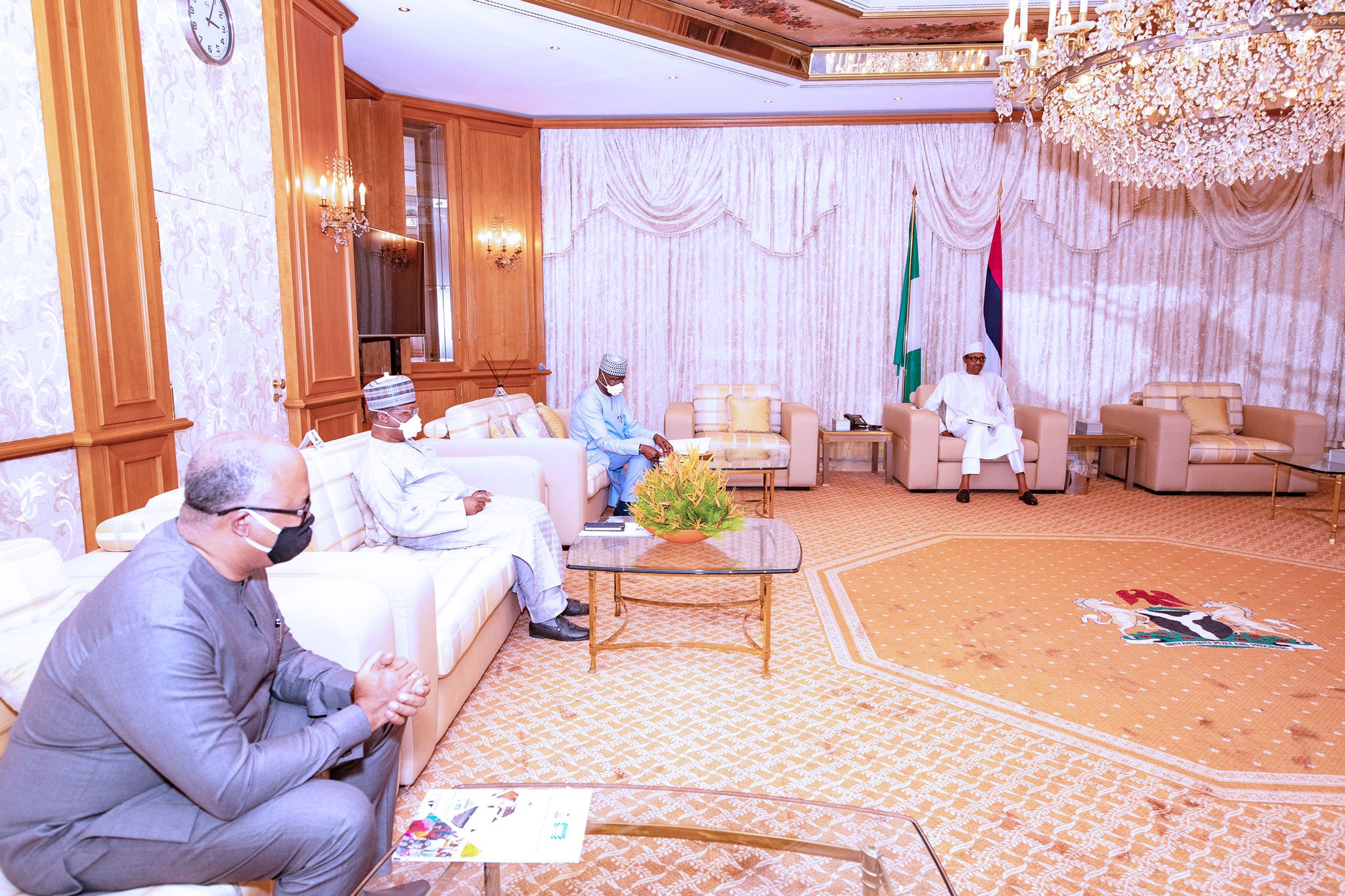 President Muhammadu Buhari receives the Presidential Task Force on COVID-19 at his residence in Aso Rock Villa, Abuja. [Twitter/@BashirAhmaad]